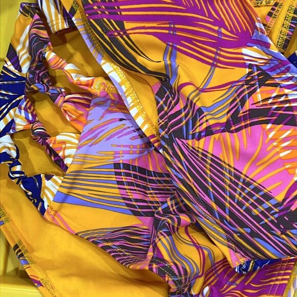 8 Bikini Sets Swimwear Mystery Box (See Pics) - Picture 3 of 9